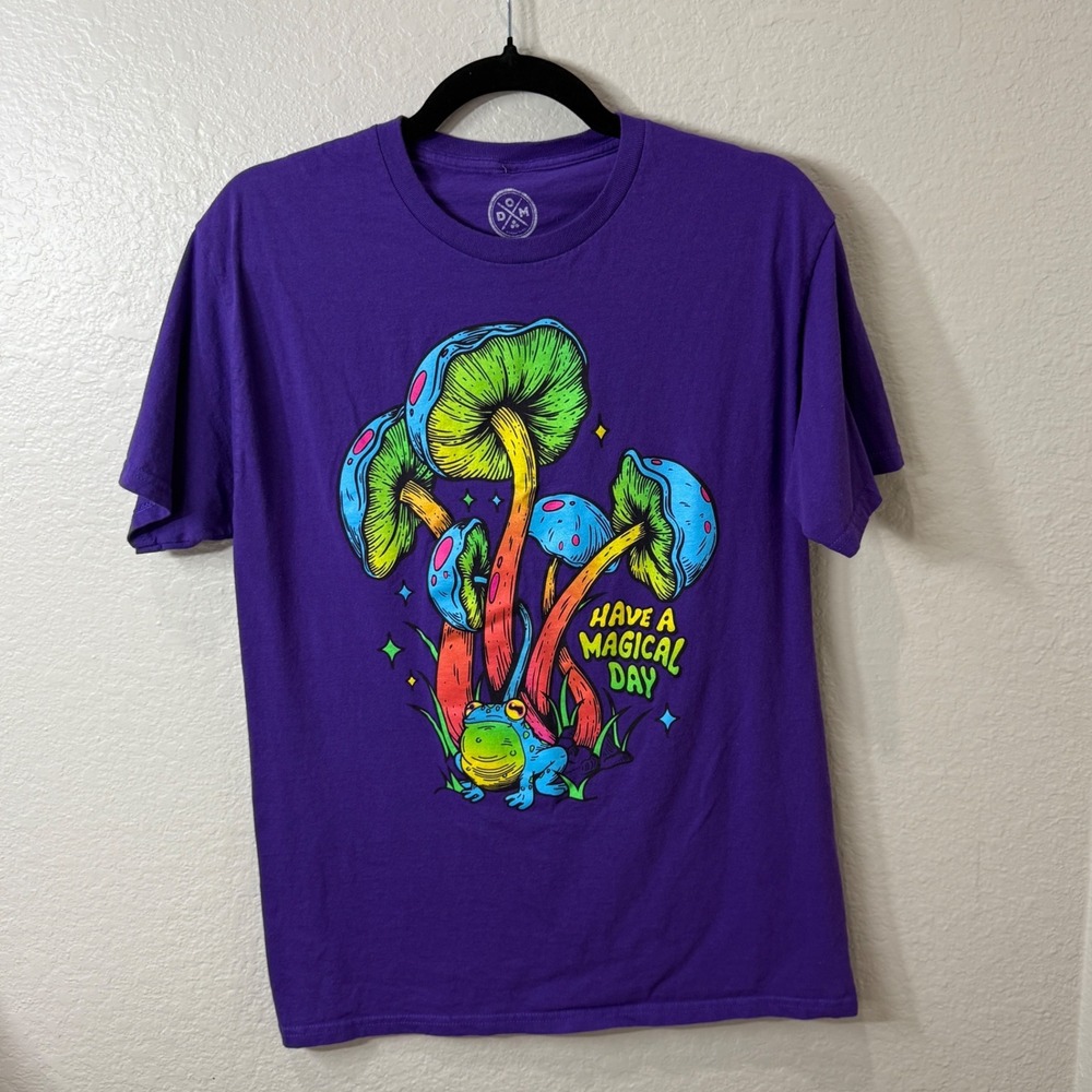 DOM Magic Mushroom Frog Graphic T Shirt Purple Psychedelic Fairy Grunge M